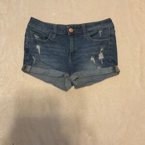 So woman’s low rise Jean shorts size 11